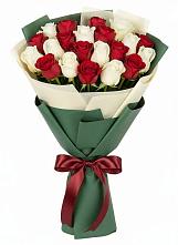 Букет Микс из красных и белых роз в Мирном Ставропольский край