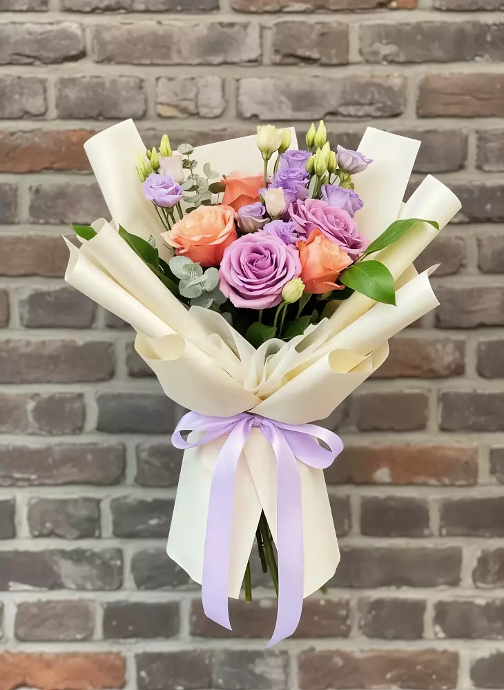 Букет цветов из: Лизиантусы и Розы в Мирном Ставропольский край