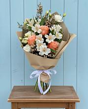 Букет цветов из:  Альстромерии, Лизиантусы, Розы и Хризантемы в Мирном Ставропольский край