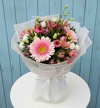 Букет цветов из:  Герберы, Альстромерии и Лизиантусы в Мирном Ставропольский край