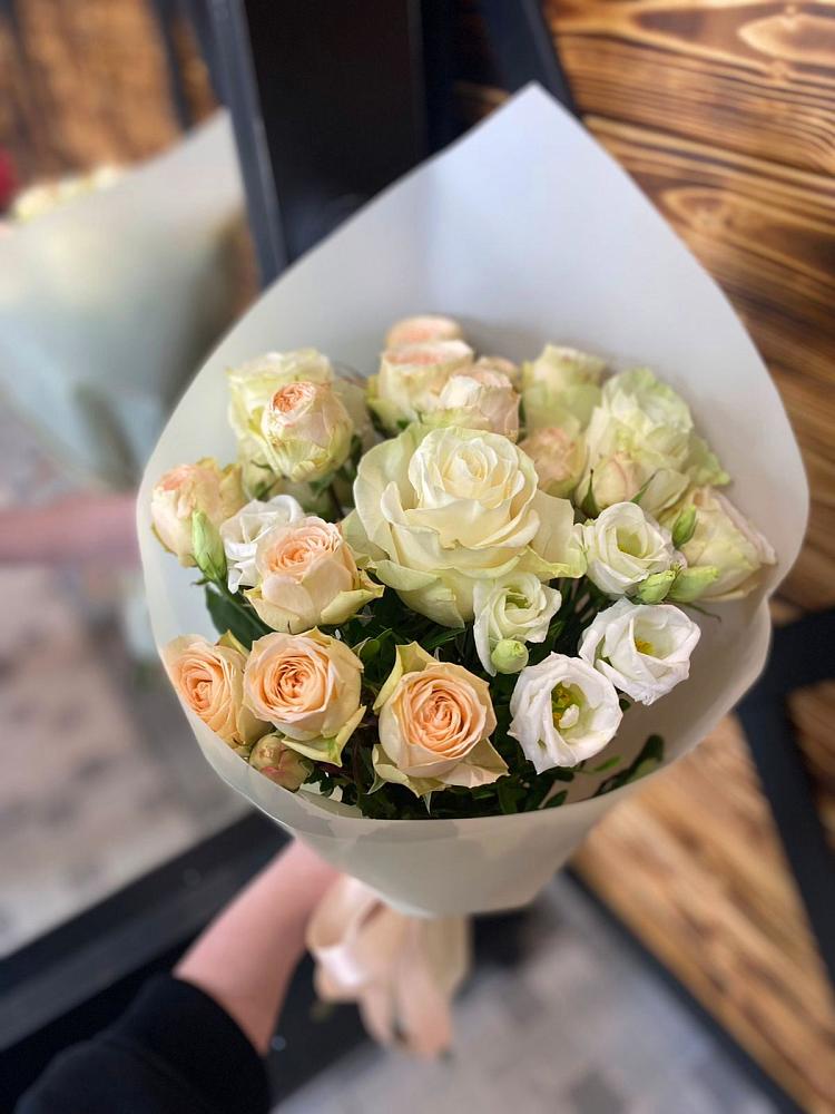 Букет цветов из: Розы и Лизиантусы в Мирном Ставропольский край